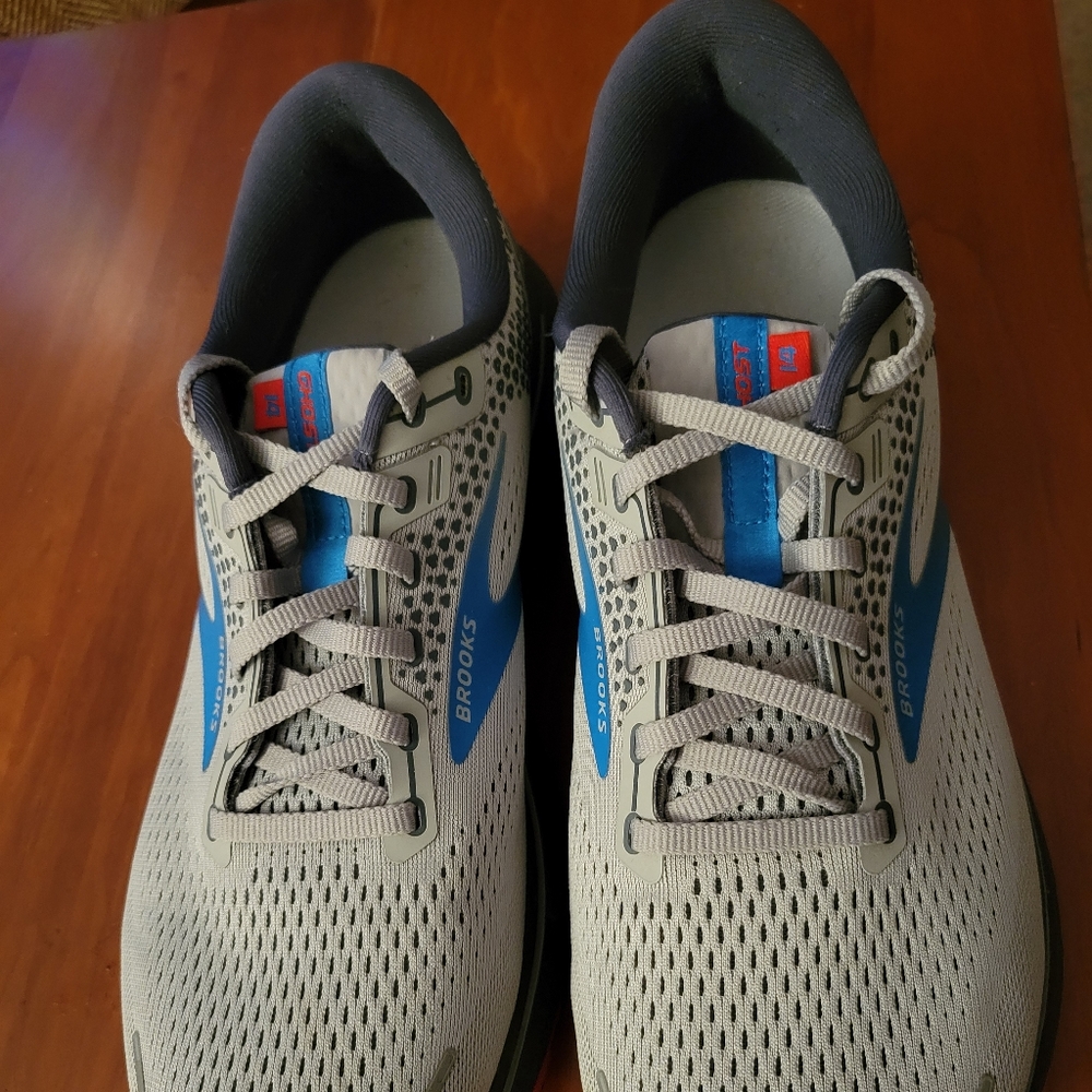 Mens Brooks Ghost size 12